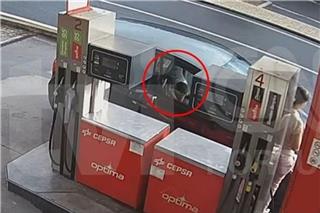 Πορτογαλία: Βίντεο δείχνει τη μητέρα και τον πατριό πριν εγκαταλείψουν τα παιδιά τους σε δάσος