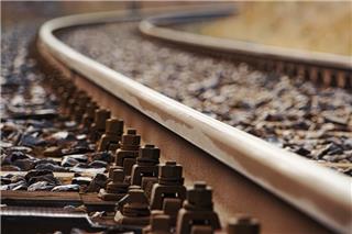 Κεραμεικός: Παράτησε το όχημά του στις γραμμές του τρένου και έφυγε