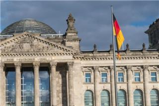 Έκτακτα μέτρα στη Γερμανία: Μείωση φόρων στα καύσιμα και επίδομα 1.000 ευρώ στους εργαζόμενους