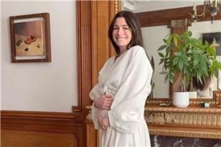 Η Anne Hathaway αποκάλυψε (με τέλειο τρόπο) πως περιμένει τρίτο παιδί