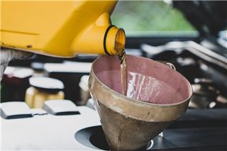 Πώς θα επηρεάσει την Ελλάδα η κρίση στο Ιράν: Τι θα γίνει με την βενζίνη και τα τιμολόγια ρεύματος