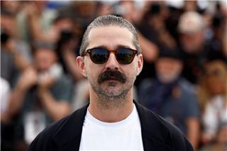 Αναστάτωση προκάλεσε ο Σάια ΛαΜπεφ σε ξενοδοχείο στην Ιταλία: Ζητούσε επίμονα σπίρτο ενώ φορούσε μόνο το εσώρουχό του