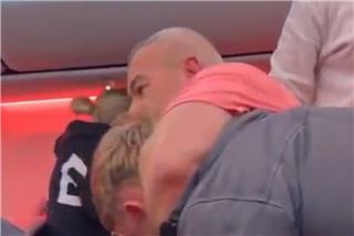 Βρετανία: Νέο βίντεο από το άγριο ξύλο σε πτήση από την Τουρκία