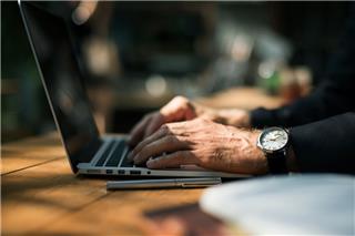 Το τέλος των managers όπως τους ξέραμε: Όταν η AI μπαίνει στη μέση, αλλάζει όλο το παιχνίδι