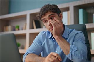 Ξυπνάς κουρασμένος; Δες τι πρέπει να αλλάξεις τώρα που μεγαλώνει η μέρα