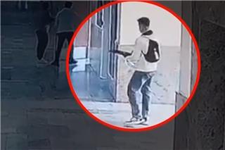 Τουρκία: Η στιγμή που ο 19χρονος εισβάλλει στο σχολείο και ανοίγει πυρ προτού αυτοκτονήσει