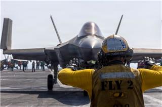 Περσικός: Έκτακτη προσγείωση για F-35 - Χτυπήθηκε από ιρανικό πύραυλο