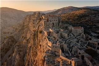 «Μυστράς του Αιγαίου»: Το απρόσιτο χωριό που έγινε σύμβολο αντίστασης - Χτίστηκε για να μη φαίνεται