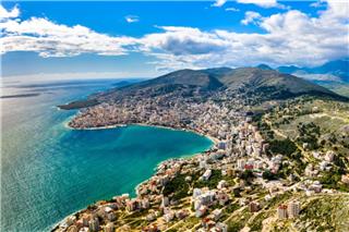 Αλβανία: Αυστηρή προειδοποίηση της Κομισιόν για το mega resort του Κούσνερ