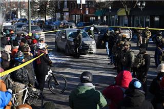 Νέο σοκ στη Μινεάπολη: Πυρά ομοσπονδιακών πρακτόρων κατά πολίτη