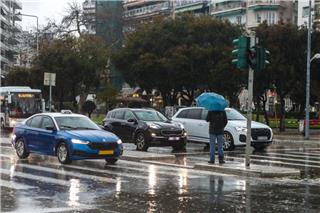 Κακοκαιρία «Erminio»: Νέες οδηγίες της Πολιτικής Προστασίας - Μείνετε μέσα και ανάψτε τα φώτα