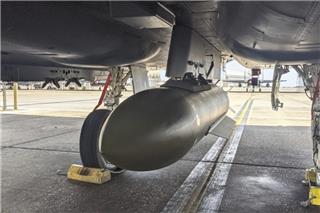 Οι Αμερικανοί χτύπησαν με διατρητικές βόμβες 2,5 τόνων ιρανικές βάσεις στα Στενά του Ορμούζ