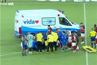 Τρομακτικές εικόνες στη Βραζιλία: Ποδοσφαιριστής κατέρρευσε την ώρα του αγώνα κι υπέστη σπασμούς