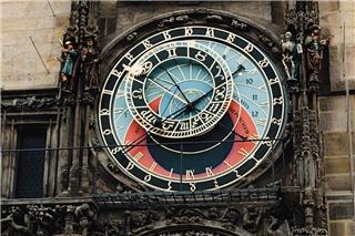 Το παλαιότερο ρολόι «μετρά» 600 χρόνια ζωής και αν σταματήσει ... μια πόλη κινδυνεύει!