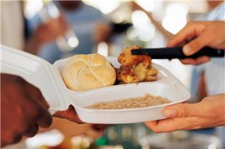 Τον συνέλαβαν γιατί τάιζε κόσμο, και αυτό λέει πολλά για όλους μας