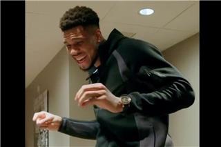 Ο Γιάννης Αντετοκούνμπο έκανε… χαμό χορεύοντας και τραγουδώντας Μάικλ Τζάκσον