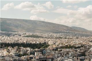 Σαφάρι για προσιτή κατοικία: Στα ύψη τα ενοίκια – «Τρώγλες» με πρόχειρο βάψιμο ζητούν εκατοντάδες ευρώ