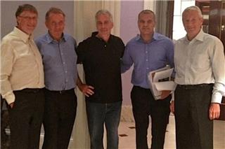 «Ο Μπιλ Γκέιτς κόλλησε ΣΜΝ από Ρωσίδες – Έκανε θεραπεία κρυφά από τη Μελίντα»: Αποκαλυπτικά έγγραφα του Έπσταϊν