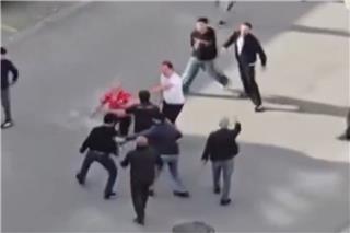 Τουρκία: Μάνα με παντόφλα χώρισε δύο ομάδες αγοριών μετά από άγρια συμπλοκή - Βίντεο