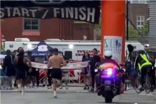 Πανηγύρισε πρόωρα σε μαραθώνιο... και έχασε τη νίκη στο νήμα