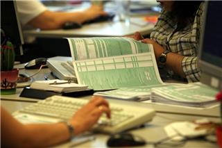 Φορολογικές δηλώσεις 2026: Aυτόματη οριστικοποίηση σήμερα - Πώς θα αποφύγετε λάθη και πρόστιμα