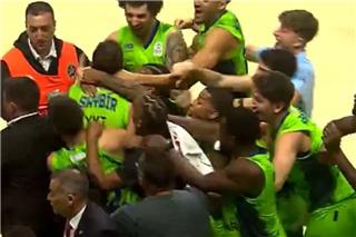 Αδιανόητο buzzer beater στην Τουρκία: Νίκησε 90‑89 η Τόφας με σουτ του Σαϊμπίρ από το άλλο καλάθι