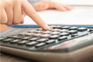 Κούρεμα προστίμων έως 50% για όσους κλείνουν γρήγορα τις φορολογικές υποθέσεις