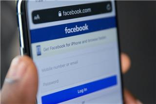 «Έπεσαν» Facebook και Messenger - Προβλήματα και στο Instagram