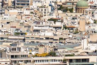 Αλλάζουν όλα στις πολυκατοικίες: «Σπάνε» ή ενώνονται τα οροφοδιαμερίσματα, τι προβλέπεται για τα απλήρωτα κοινόχρηστα