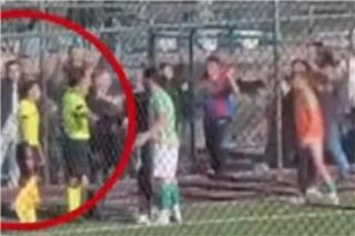 Απίστευτο περιστατικό στην Τουρκία: Πέταξαν πατίνι στον επόπτη - Βίντεο