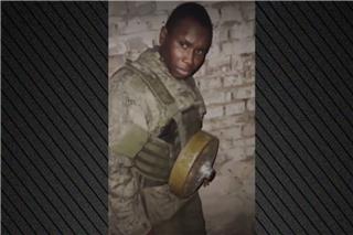 Οι Ρώσοι ζώνουν Αφρικανούς με νάρκες και τους στέλνουν στο μέτωπο