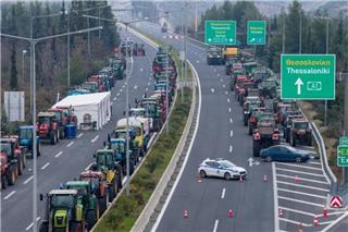 Αγρότες: Εμπαιγμός τα μέτρα, ειδικά η ρύθμιση για το ρεύμα – «Θέλουν να μας εξαφανίσουν» – Συσκέψεις στα μπλόκα