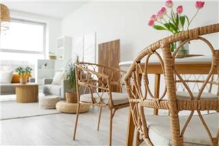 Πόσο επηρεάζει τις κρατήσεις στα Airbnb η κρίση στη Μέση Ανατολή: Οι κερδισμένοι και οι χαμένοι προορισμοί στην Ελλάδα