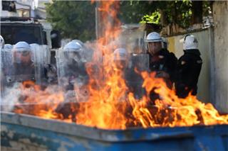 Αλβανία: Δακρυγόνα και φωτιά στα Τίρανα ‑ Τι έκαναν στο τραπέζι διαλόγου του Ράμα