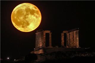Αντίστροφη μέτρηση για την πανσέληνο του Αυγούστου: Πότε θα φωτίσει τον ουρανό το «φεγγάρι του Οξύρρυγχου»