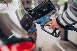 Για πρώτη φορά: Ακριβότερο το πετρέλαιο κίνησης από την αμόλυβδη