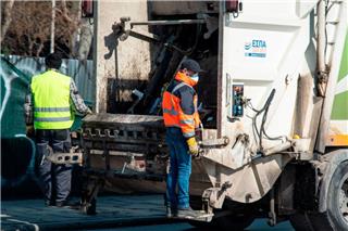 Νεαρός έβγαλε όπλο και απείλησε υπαλλήλους καθαριότητας στη Νέα Ιωνία