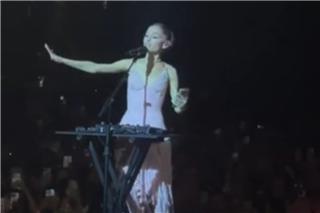 H Ariana Grande έσπασε τη σιωπή της - Σταμάτησε τη συναυλία και απάντησε στις φήμες