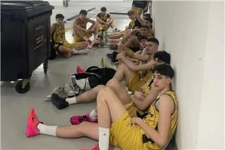 Αρης: Παραμένει εγκλωβισμένη στο Αμπου Ντάμπι η ομάδα μπάσκετ Κ-18