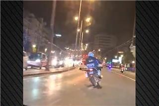 Καρέ καρέ οι αγωνιώδεις στιγμές από τη μεταφορά του 2,5 ετών κοριτσιού στο Παίδων μετά την πτώση σε σιντριβάνι στην Καλλιθέα