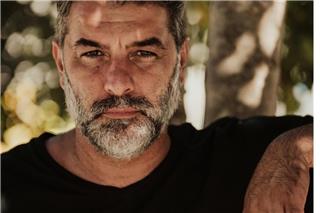 Βασίλης Μπισμπίκης: Τι αποκάλυψε για τη σχέση του με τη Δέσποινα Βανδή και τι λέει για τον εαυτό του που δεν θα αλλάξει ποτέ