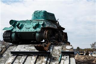 Αγόρασε ένα παλιό τανκ στο διαδίκτυο, και όταν το άνοιξε πάγωσε