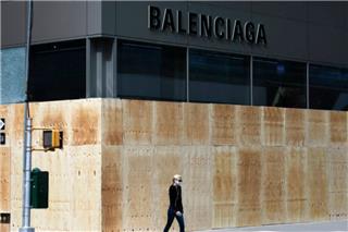 Σκάνδαλο στη Balenciaga: Οι καταγγελίες που οδήγησαν στην απόλυση κορυφαίου στελέχους