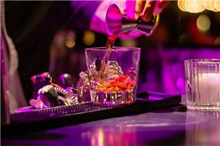 Καυγάς έξω από strip club στην Αυστραλία: Ανδρας πέταξε καταλάθος καρέκλα στο κεφάλι φίλου του