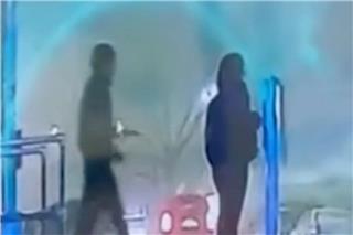 Τρόμος στη Νέα Υόρκη για τον μασκοφόρο με μαχαίρι - Επιτέθηκε σε γυναίκα στη μέση του δρόμου