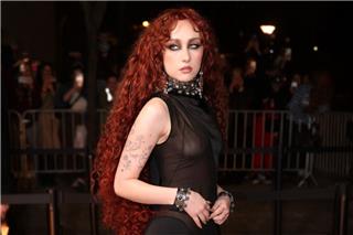 H Τσάπελ Ρόουν ξαναχτύπησε με διαφανές φόρεμα