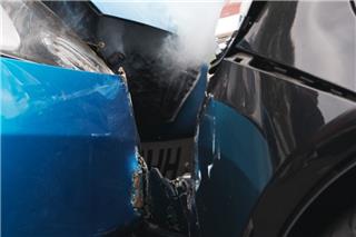 Θεσσαλονίκη: Μεθυσμένη 24χρονη χτύπησε 15 αυτοκίνητα και κατέληξε σε τζαμαρία