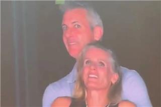 Τα «γυρίζει» η Κρίστιν Κάμποτ της viral kiss cam στους Coldplay και τα βάζει με τον CEO: «Μου είπε ψέματα ότι χώριζε»