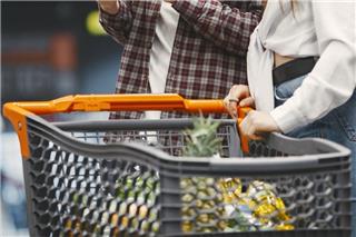 Περιόρισαν τις αγορές τους στα απαραίτητα οι καταναλωτές - Σε ποια προϊόντα ξόδεψαν τα περισσότερα