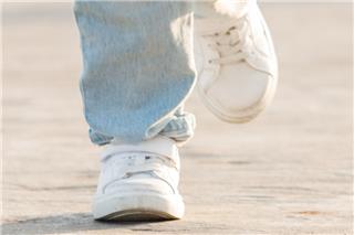 Μαρούσι: 4χρονο κοριτσάκι εντοπίστηκε να περιπλανιέται μόνο του στον δρόμο